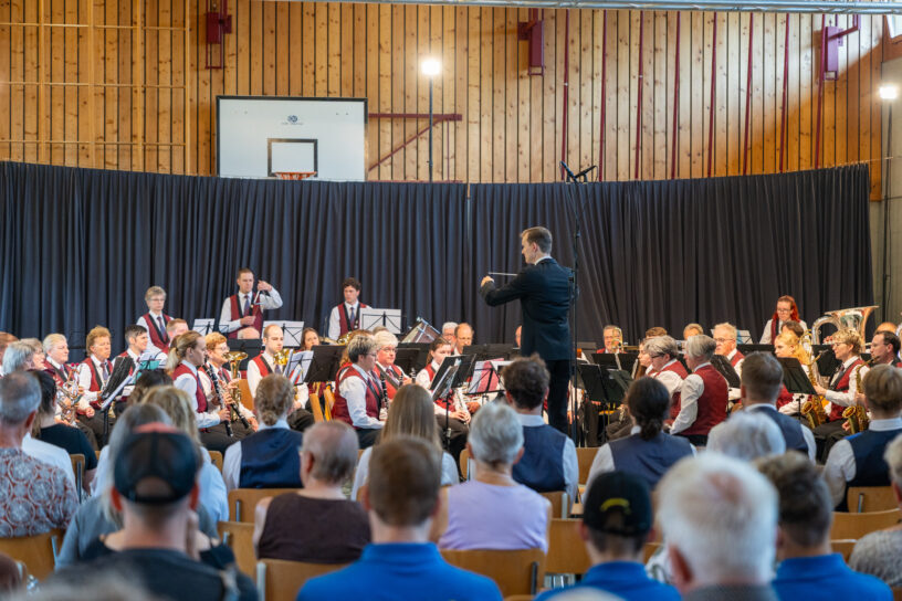 MG Wasen und Luca Belz beim Konzertvortrag am Emmentalischen Musiktag
